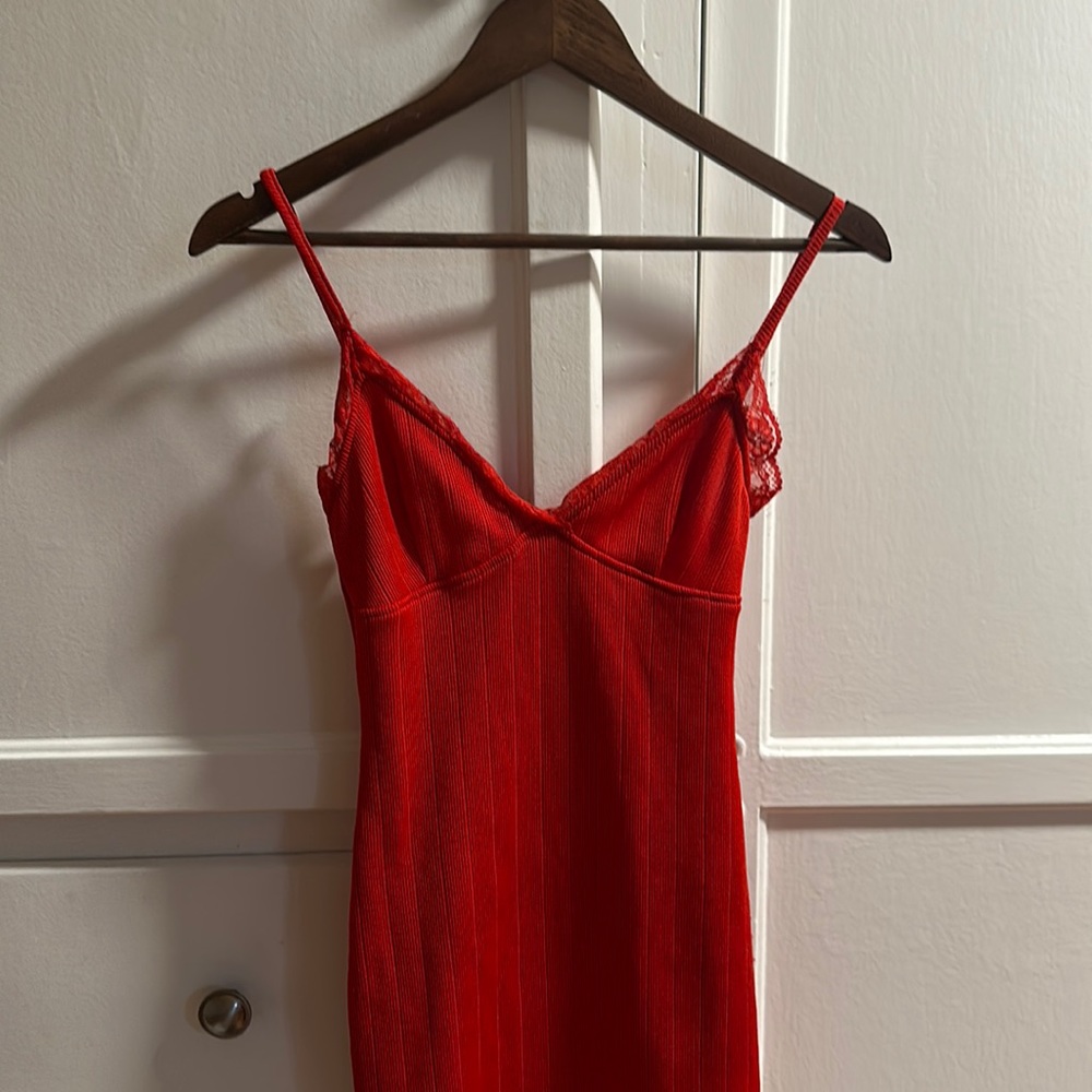 Perfect little red dress 🌹